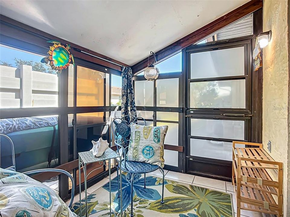 For Sale: $245,000 (2 beds, 2 baths, 1044 Square Feet)