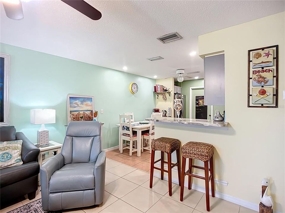 For Sale: $245,000 (2 beds, 2 baths, 1044 Square Feet)