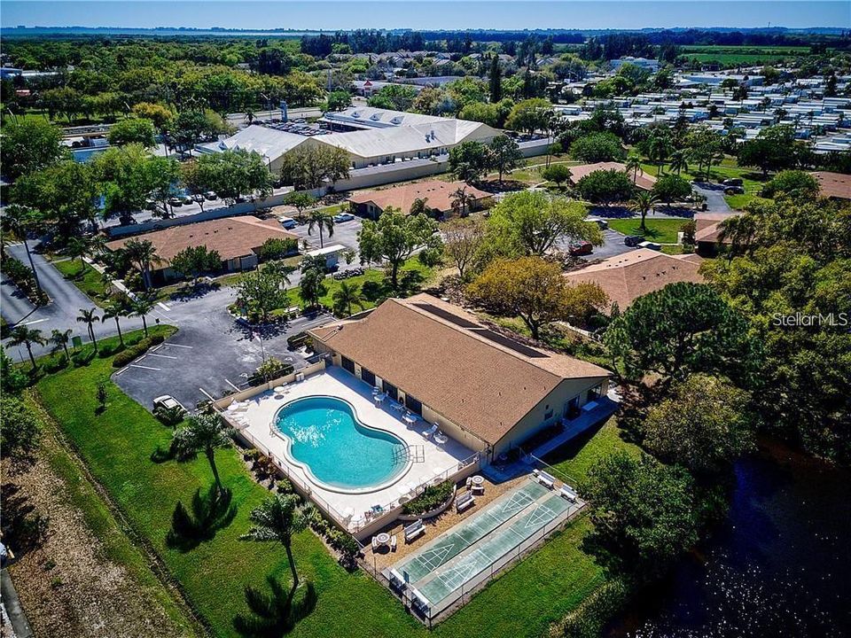 For Sale: $245,000 (2 beds, 2 baths, 1044 Square Feet)