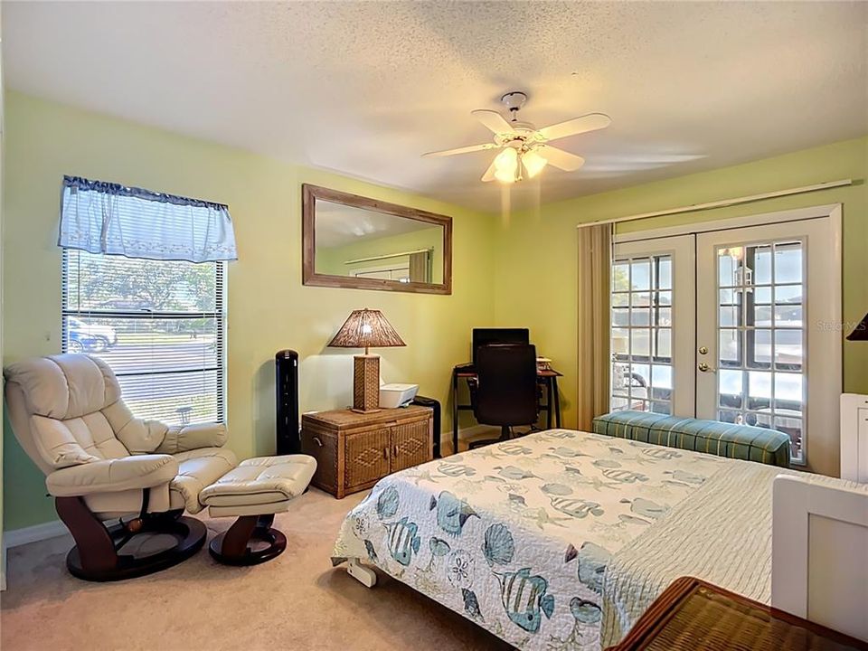 For Sale: $245,000 (2 beds, 2 baths, 1044 Square Feet)