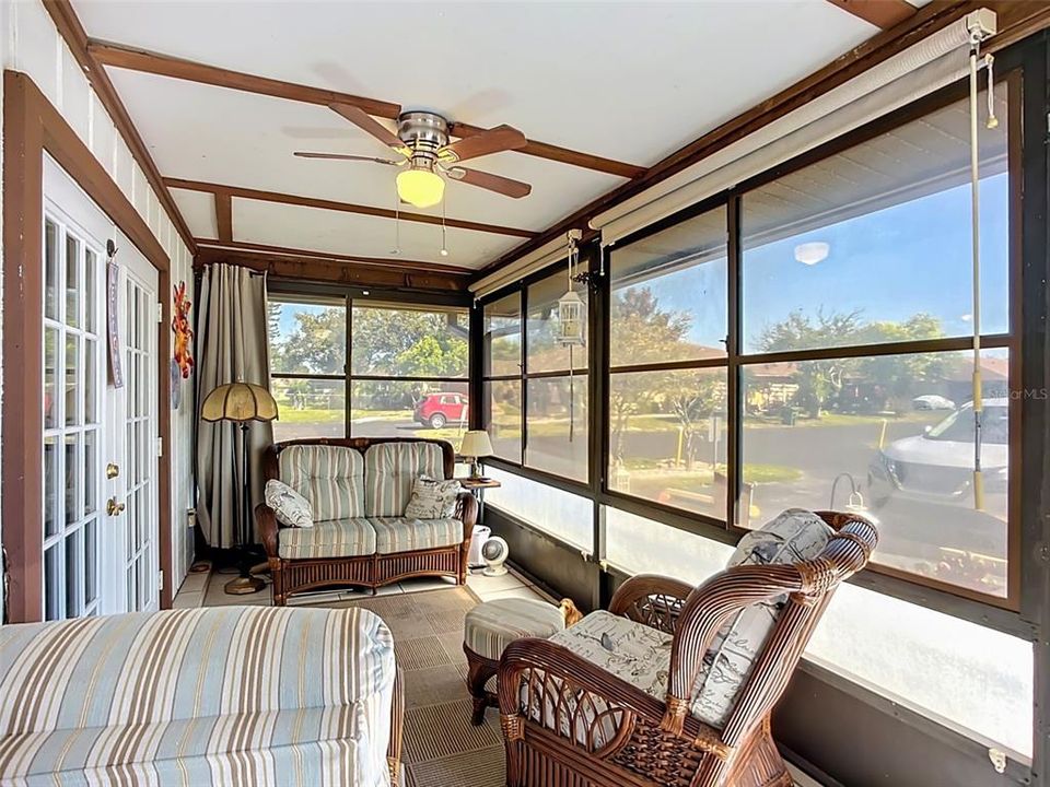 For Sale: $245,000 (2 beds, 2 baths, 1044 Square Feet)