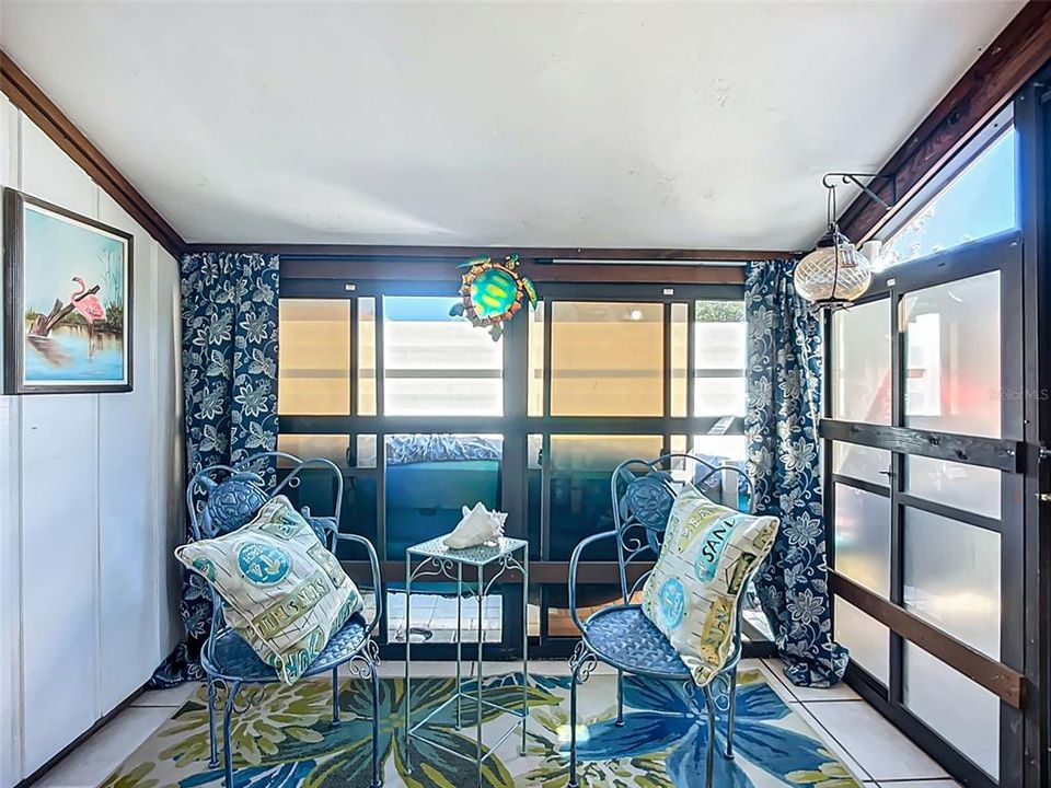 For Sale: $245,000 (2 beds, 2 baths, 1044 Square Feet)