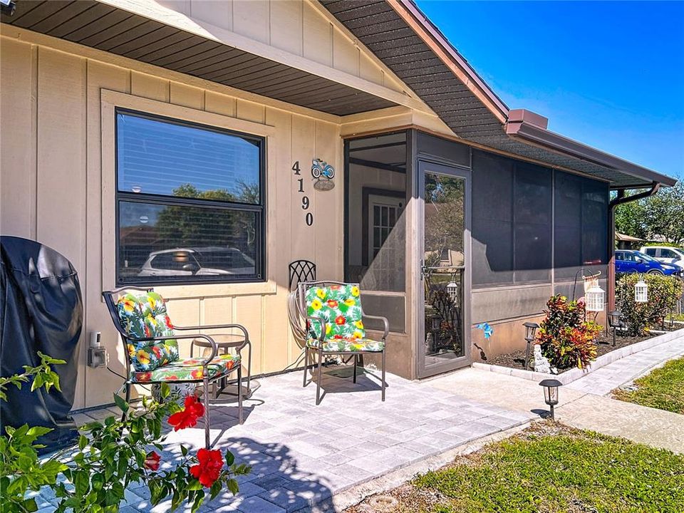 For Sale: $245,000 (2 beds, 2 baths, 1044 Square Feet)