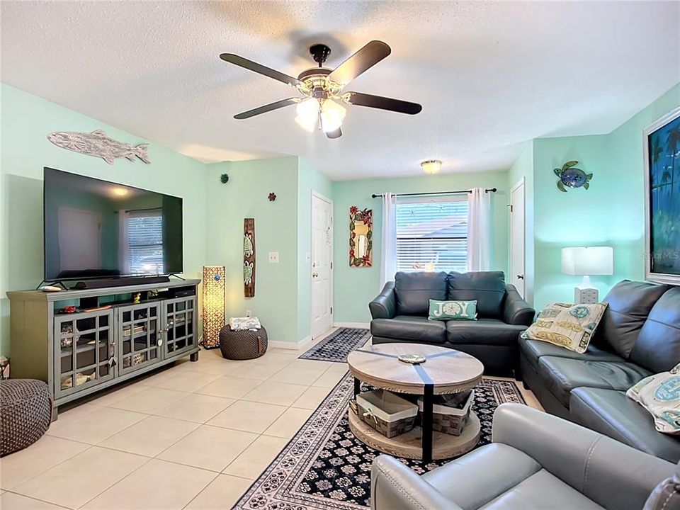 For Sale: $245,000 (2 beds, 2 baths, 1044 Square Feet)