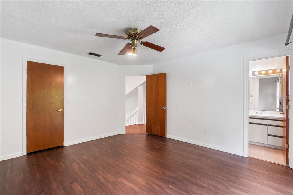 待售: $275,000 (2 贝兹, 2 浴室, 1418 平方英尺)