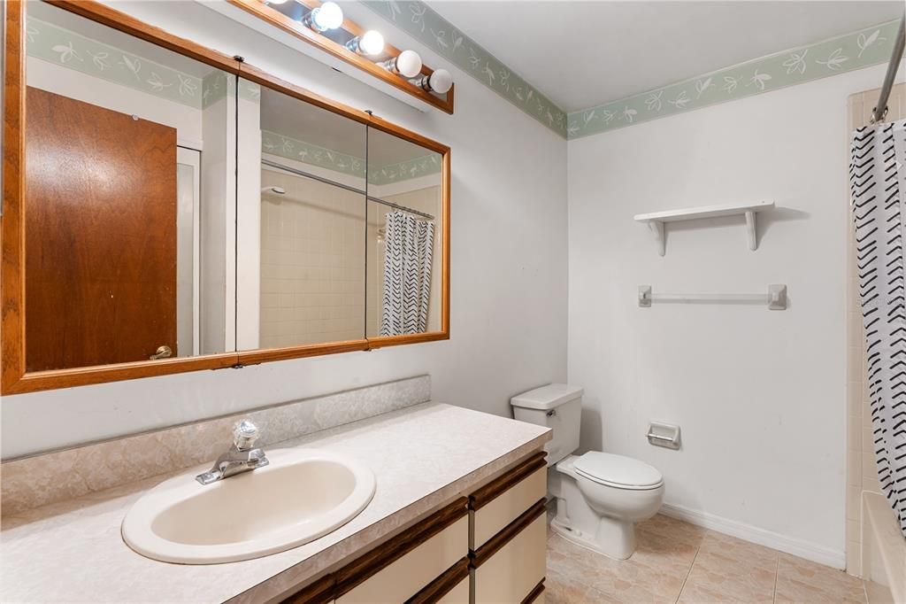 待售: $275,000 (2 贝兹, 2 浴室, 1418 平方英尺)