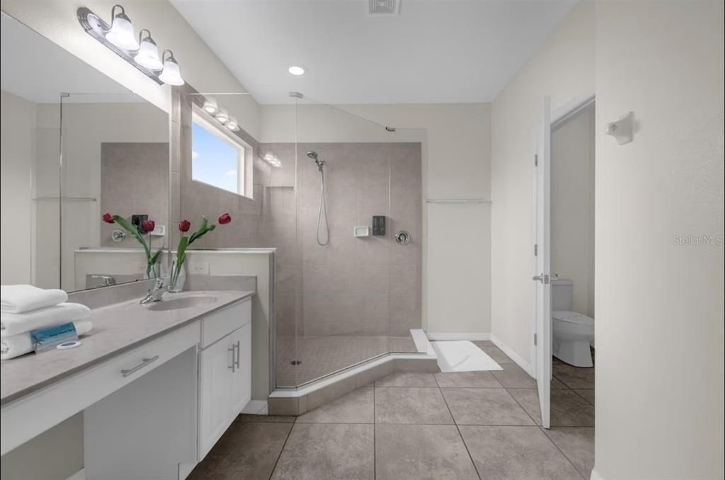 For Sale: $679,900 (6 beds, 5 baths, 3136 Square Feet)