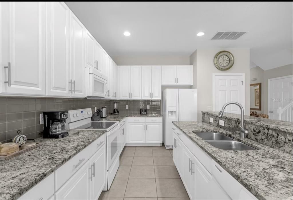 For Sale: $679,900 (6 beds, 5 baths, 3136 Square Feet)