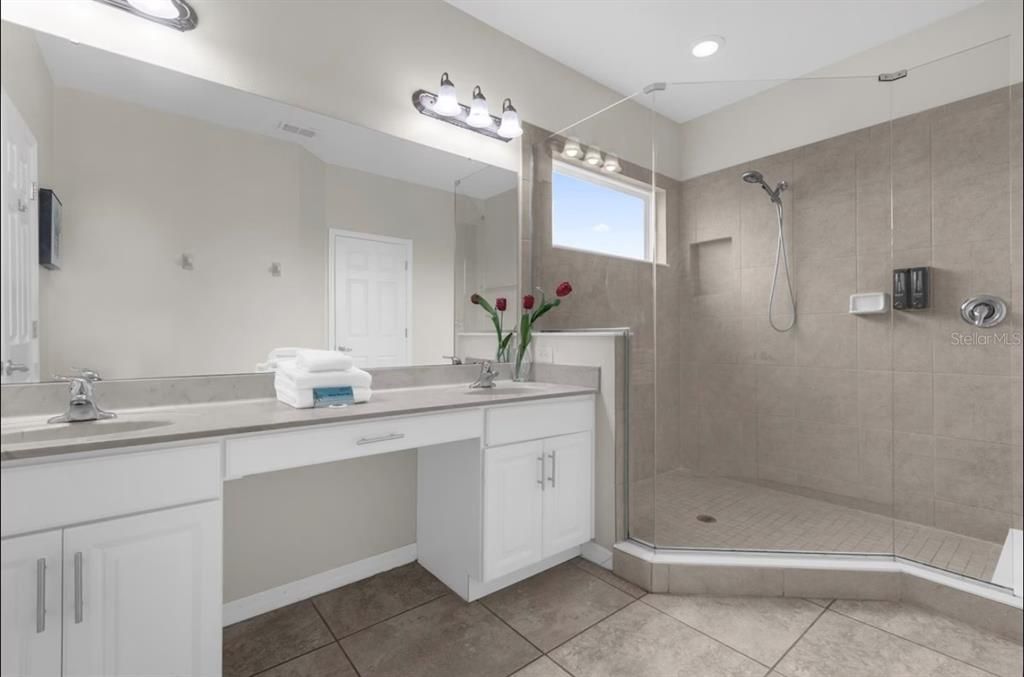 For Sale: $679,900 (6 beds, 5 baths, 3136 Square Feet)