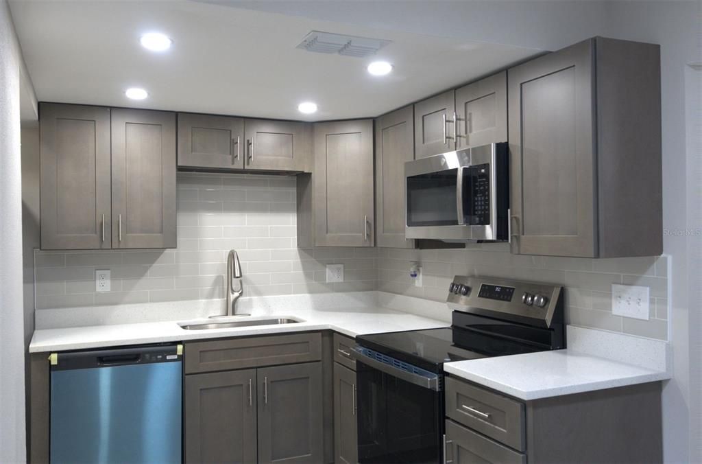 Activo con contrato: $1,399 (2 camas, 1 baños, 734 Pies cuadrados)