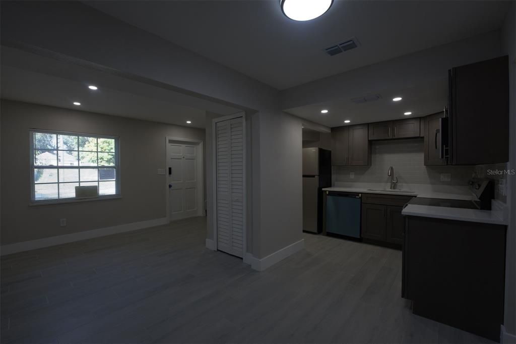 Activo con contrato: $1,399 (2 camas, 1 baños, 734 Pies cuadrados)