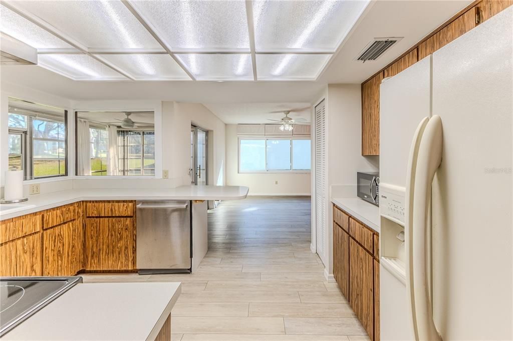 For Sale: $245,000 (2 beds, 2 baths, 1468 Square Feet)