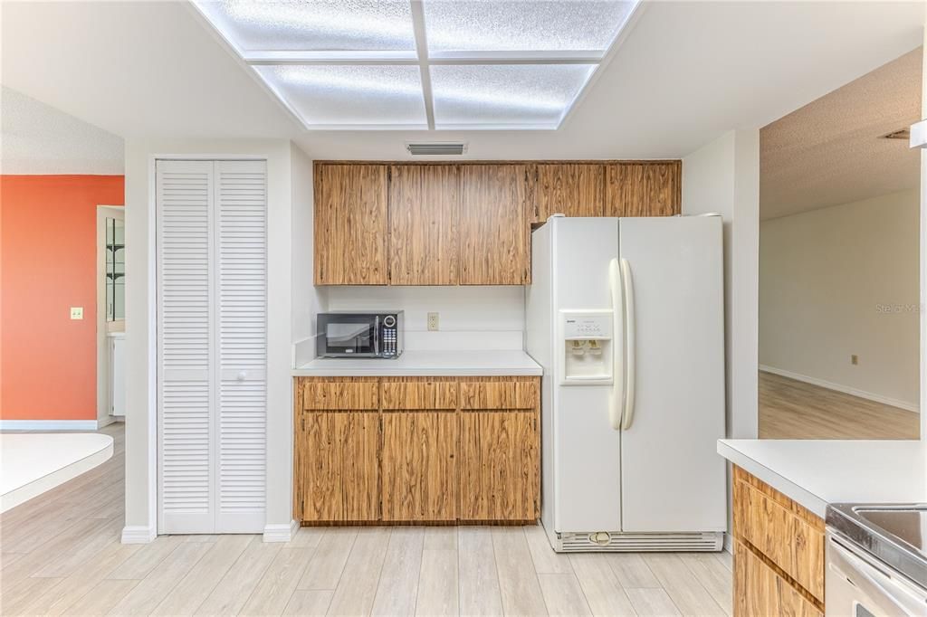 For Sale: $245,000 (2 beds, 2 baths, 1468 Square Feet)