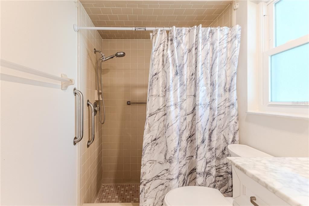 For Sale: $245,000 (2 beds, 2 baths, 1468 Square Feet)