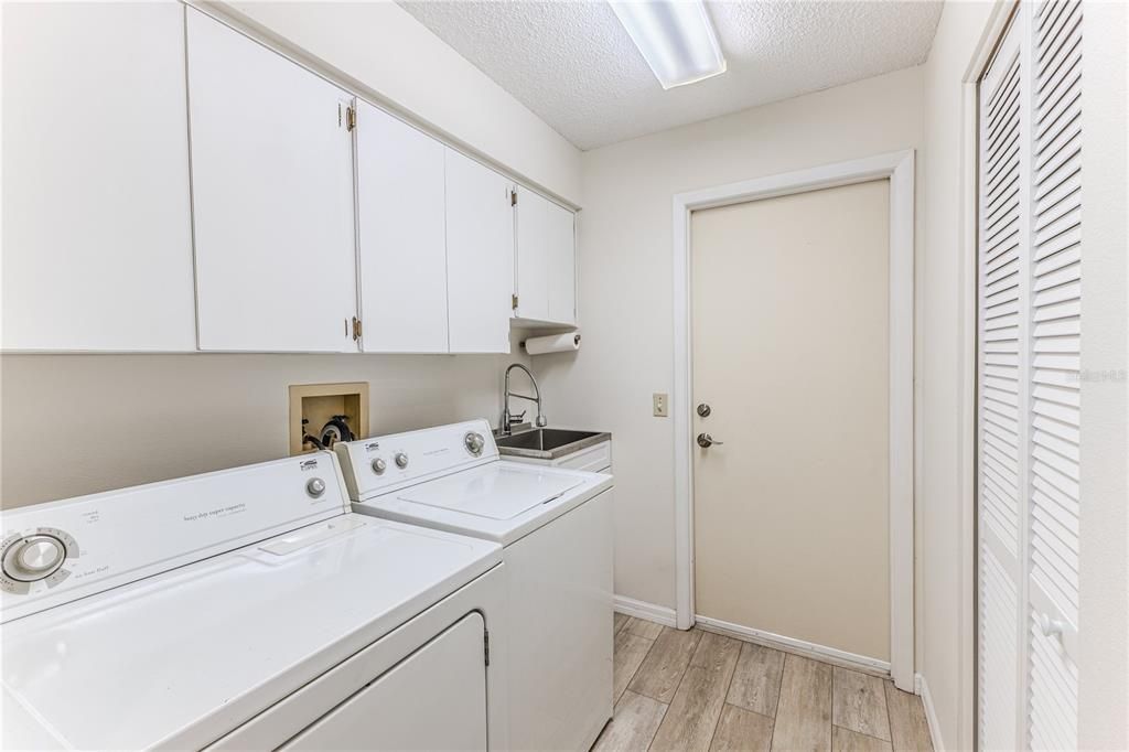 For Sale: $245,000 (2 beds, 2 baths, 1468 Square Feet)