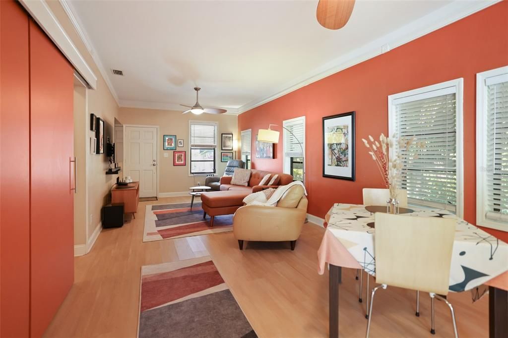 合同活跃: $650,000 (2 贝兹, 2 浴室, 1688 平方英尺)