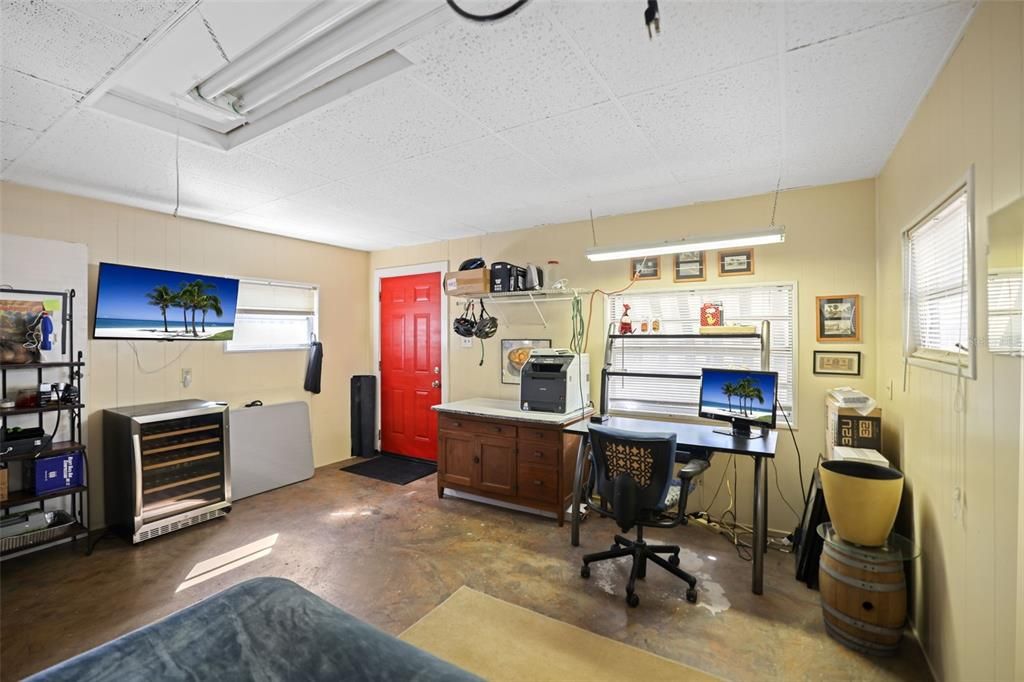 合同活跃: $650,000 (2 贝兹, 2 浴室, 1688 平方英尺)