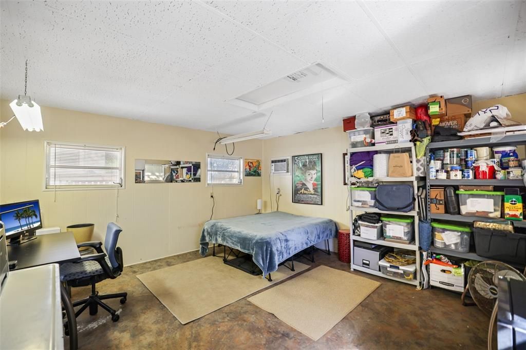 合同活跃: $650,000 (2 贝兹, 2 浴室, 1688 平方英尺)