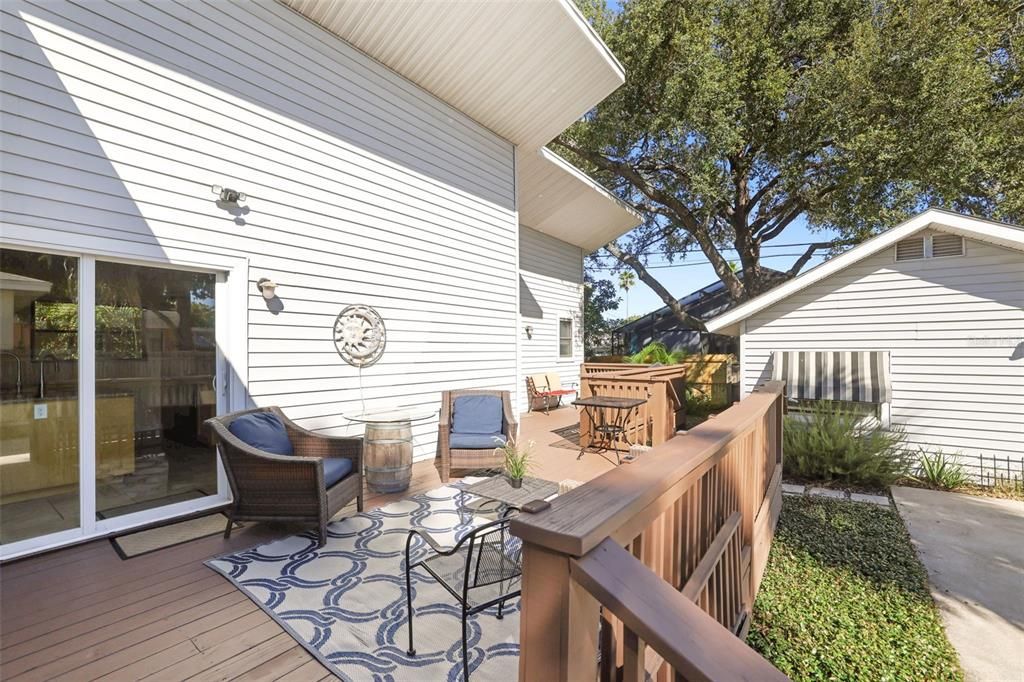 合同活跃: $650,000 (2 贝兹, 2 浴室, 1688 平方英尺)