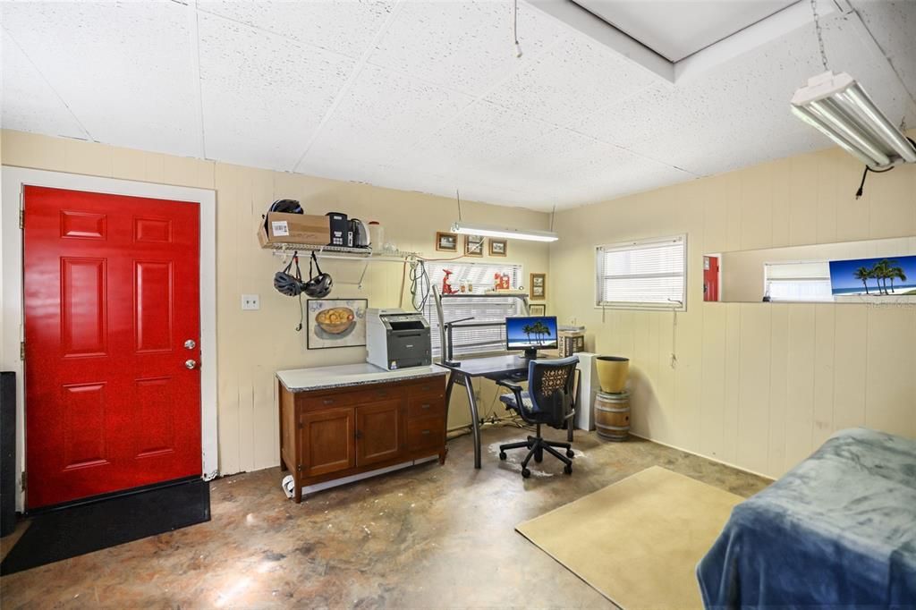 合同活跃: $650,000 (2 贝兹, 2 浴室, 1688 平方英尺)