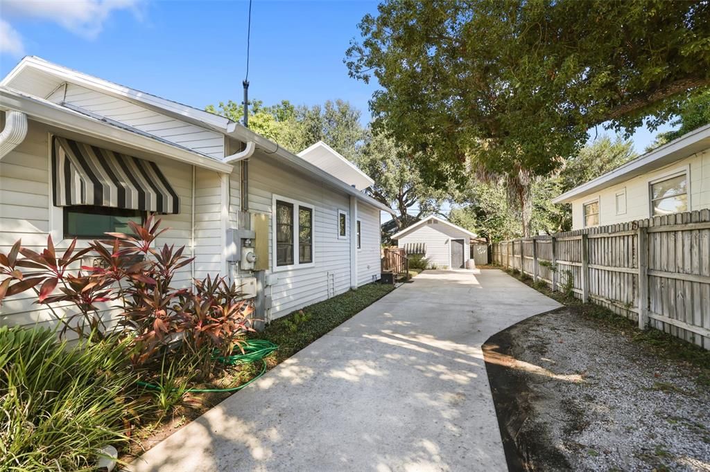 合同活跃: $650,000 (2 贝兹, 2 浴室, 1688 平方英尺)