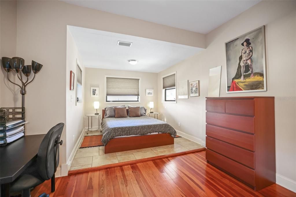 合同活跃: $650,000 (2 贝兹, 2 浴室, 1688 平方英尺)