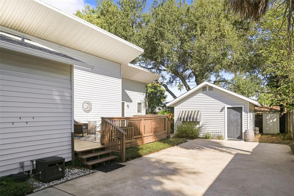 合同活跃: $650,000 (2 贝兹, 2 浴室, 1688 平方英尺)