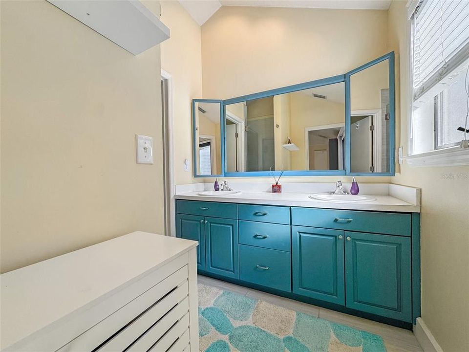 合同活跃: $650,000 (2 贝兹, 2 浴室, 1688 平方英尺)