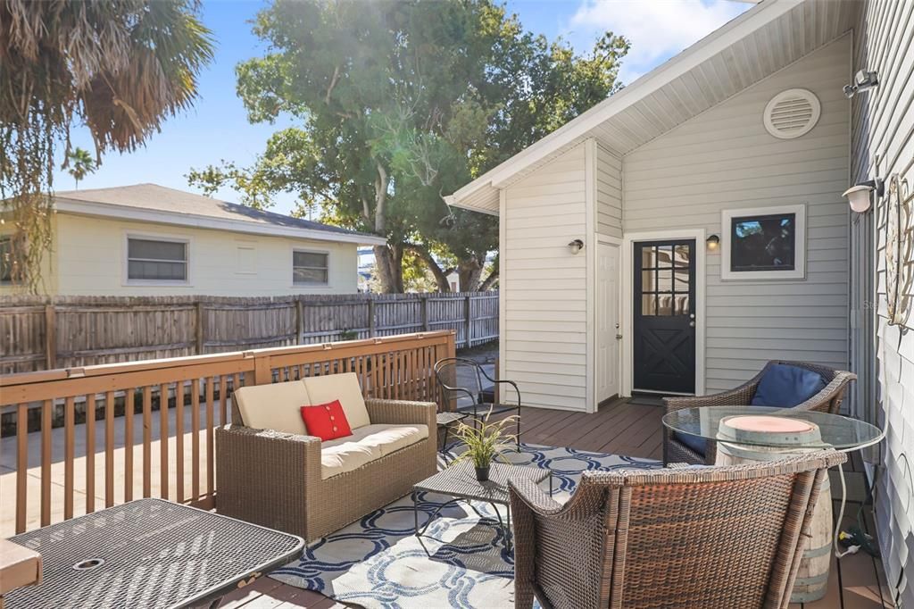 合同活跃: $650,000 (2 贝兹, 2 浴室, 1688 平方英尺)