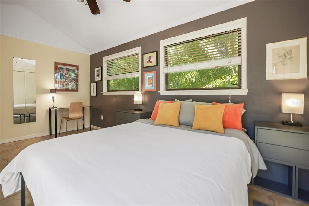 合同活跃: $650,000 (2 贝兹, 2 浴室, 1688 平方英尺)