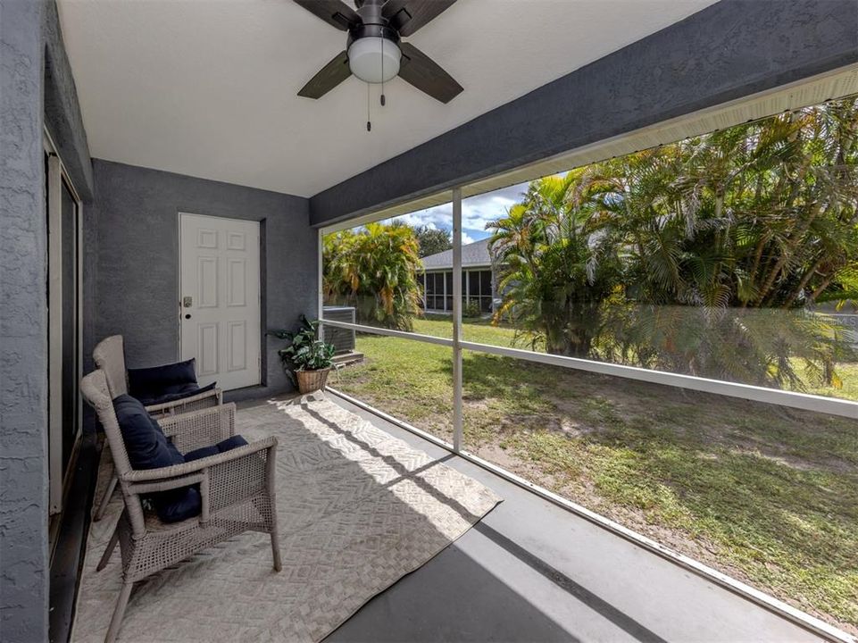 На продажу: $149,999 (2 спален, 2 ванн, 1087 Квадратных фут)