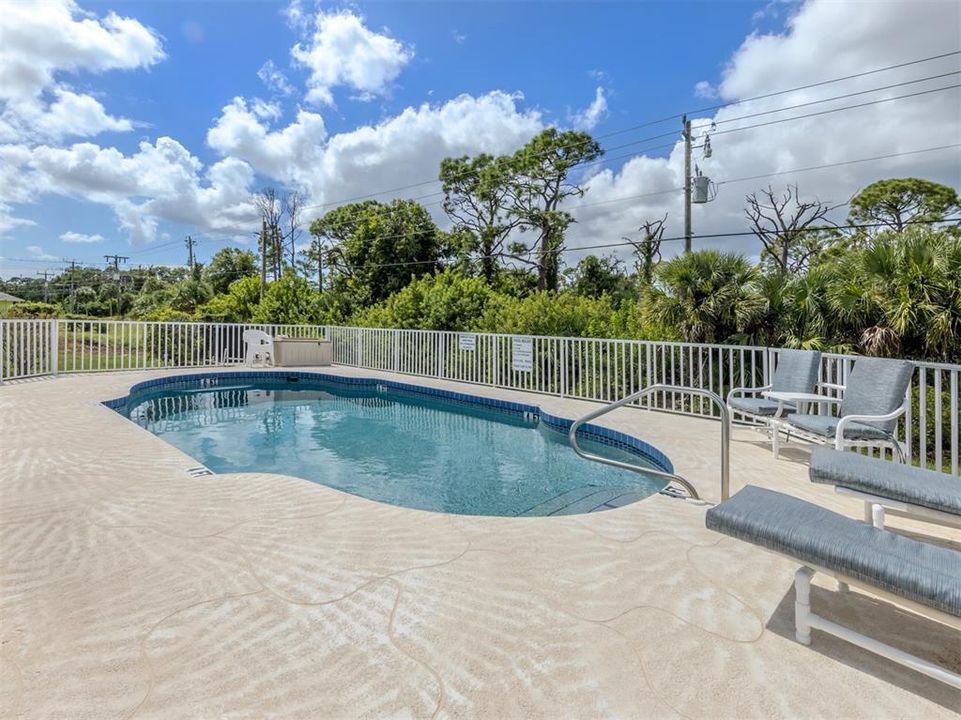 На продажу: $149,999 (2 спален, 2 ванн, 1087 Квадратных фут)