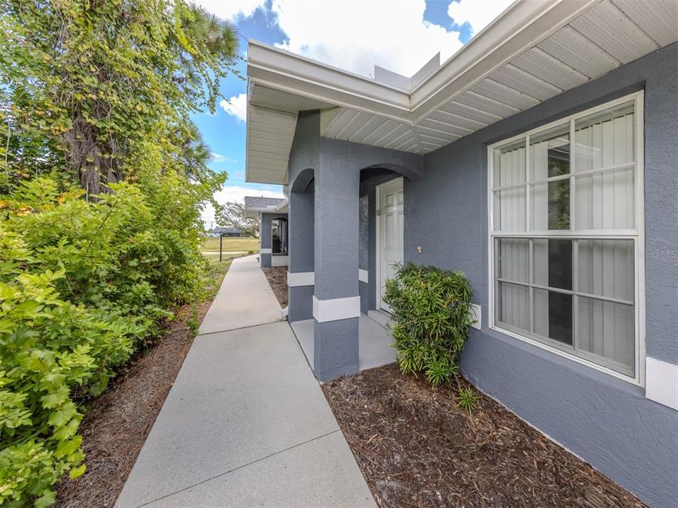 На продажу: $149,999 (2 спален, 2 ванн, 1087 Квадратных фут)