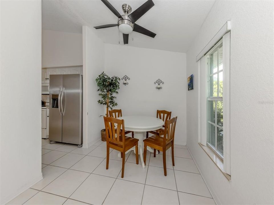 На продажу: $149,999 (2 спален, 2 ванн, 1087 Квадратных фут)