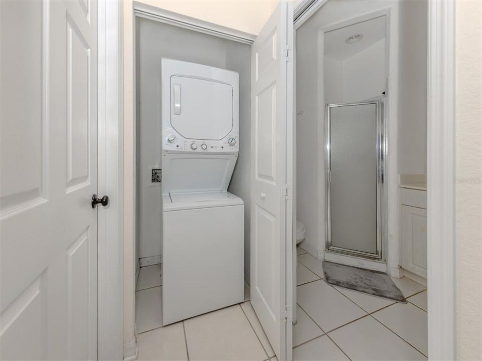 На продажу: $149,999 (2 спален, 2 ванн, 1087 Квадратных фут)