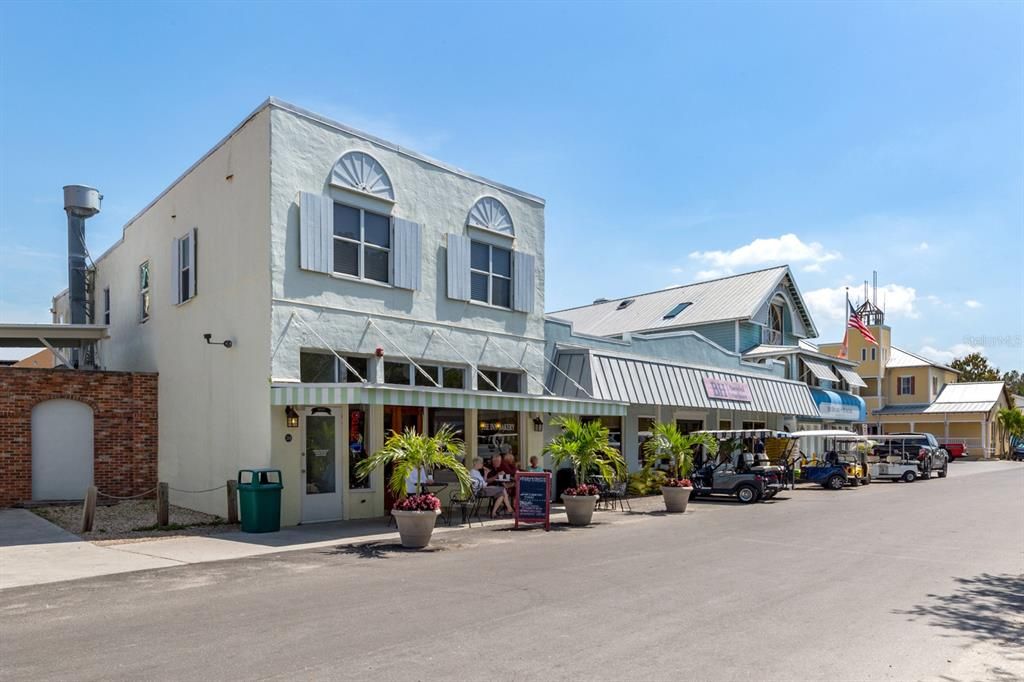 На продажу: $149,999 (2 спален, 2 ванн, 1087 Квадратных фут)