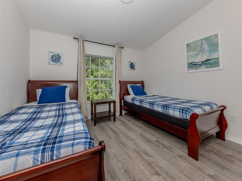 На продажу: $149,999 (2 спален, 2 ванн, 1087 Квадратных фут)