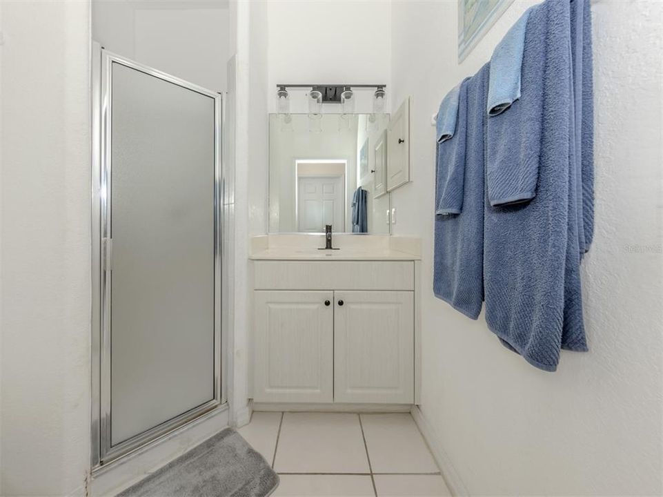 На продажу: $149,999 (2 спален, 2 ванн, 1087 Квадратных фут)