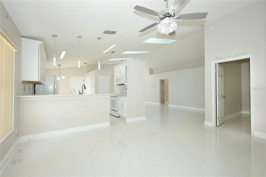 Active With Contract: $415,000 (3 beds, 2 baths, 1522 Square Feet)