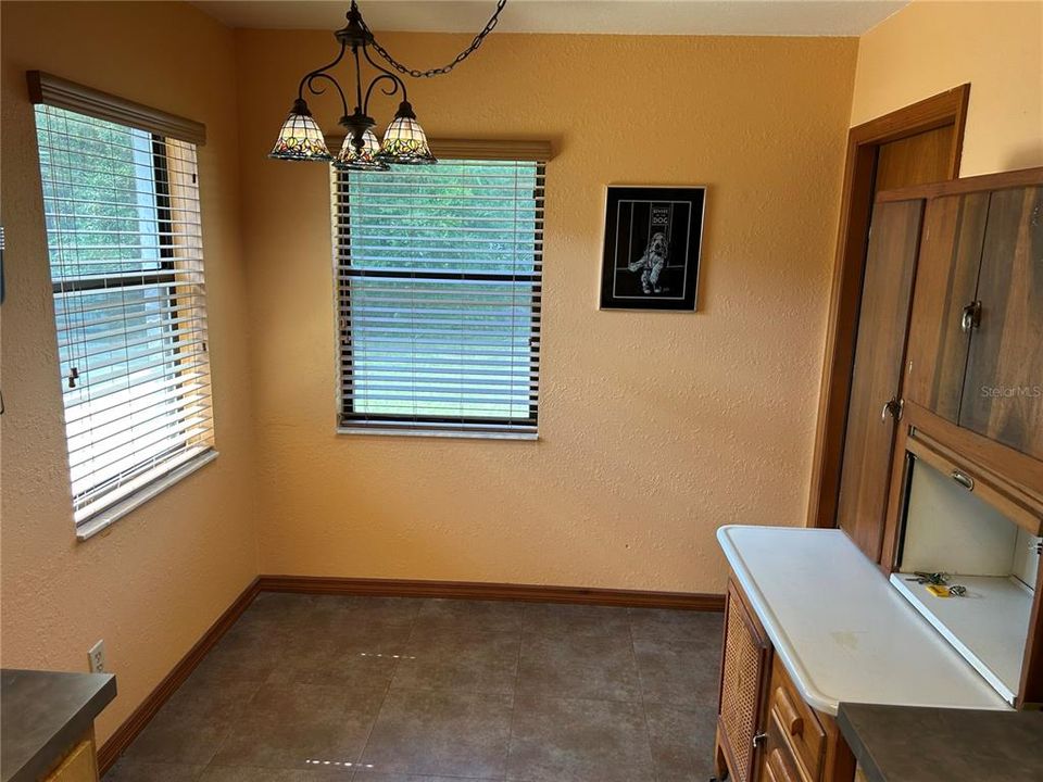 На продажу: $239,000 (2 спален, 2 ванн, 1386 Квадратных фут)