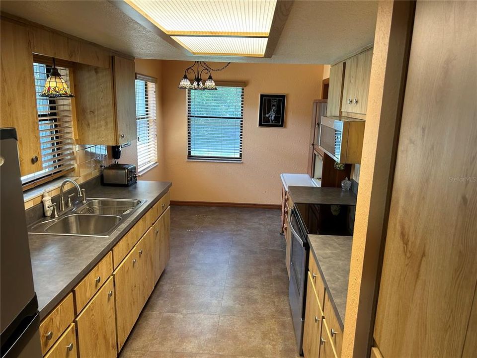 На продажу: $239,000 (2 спален, 2 ванн, 1386 Квадратных фут)