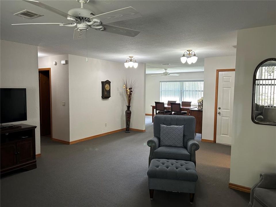 На продажу: $239,000 (2 спален, 2 ванн, 1386 Квадратных фут)