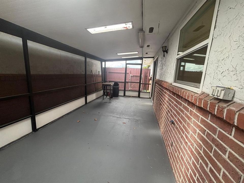 Active With Contract: $234,000 (3 beds, 2 baths, 1032 Square Feet)