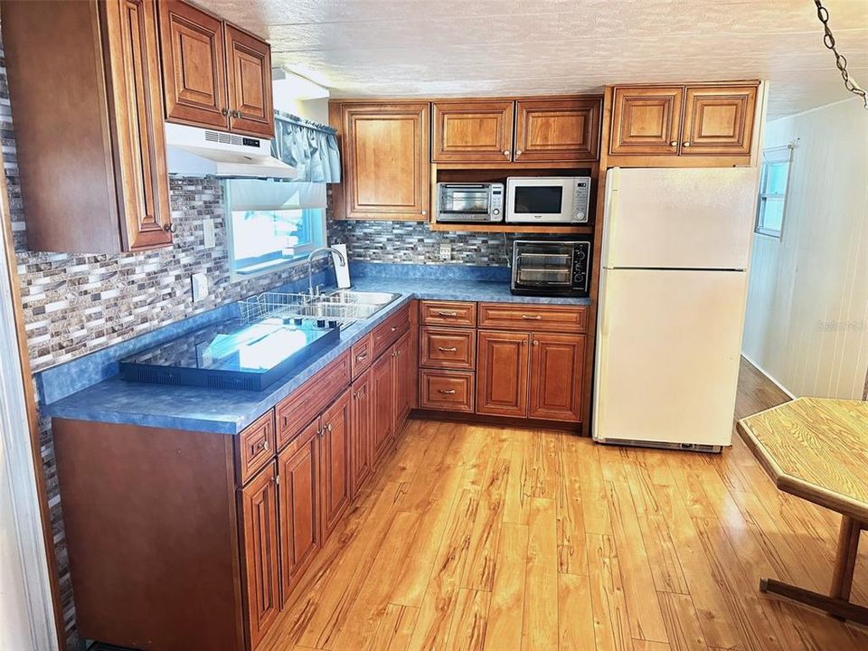 待售: $89,500 (2 贝兹, 1 浴室, 720 平方英尺)