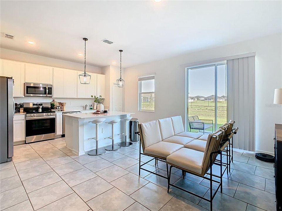 На продажу: $310,000 (3 спален, 2 ванн, 1689 Квадратных фут)