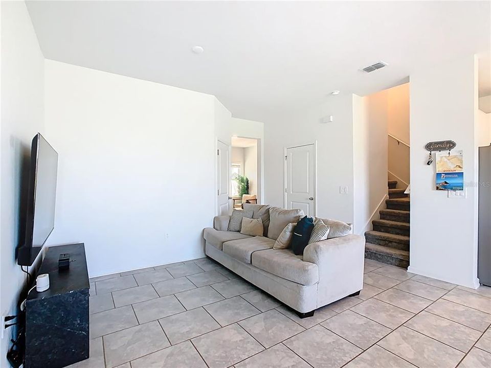 На продажу: $310,000 (3 спален, 2 ванн, 1689 Квадратных фут)