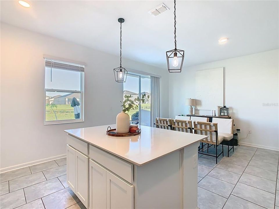 На продажу: $310,000 (3 спален, 2 ванн, 1689 Квадратных фут)