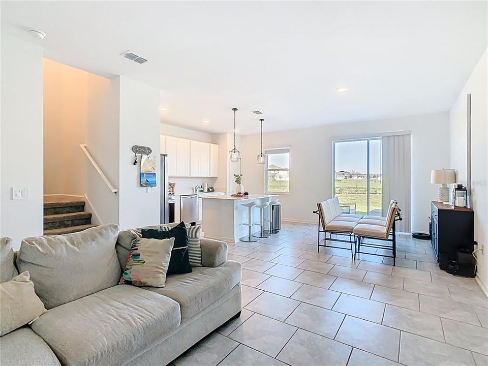 На продажу: $310,000 (3 спален, 2 ванн, 1689 Квадратных фут)