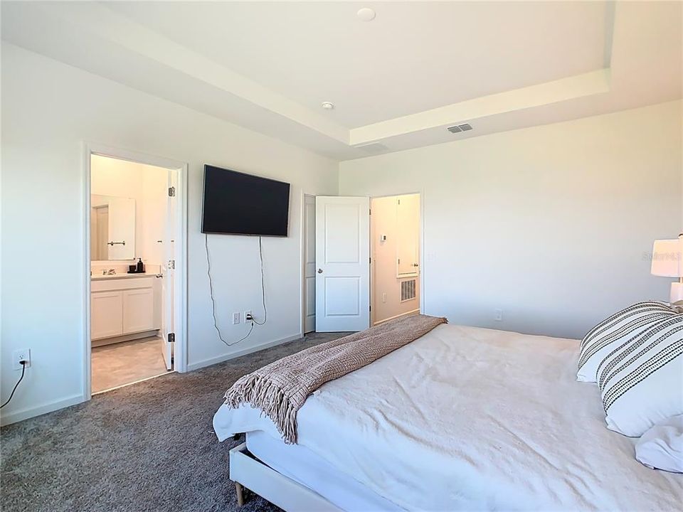 На продажу: $310,000 (3 спален, 2 ванн, 1689 Квадратных фут)