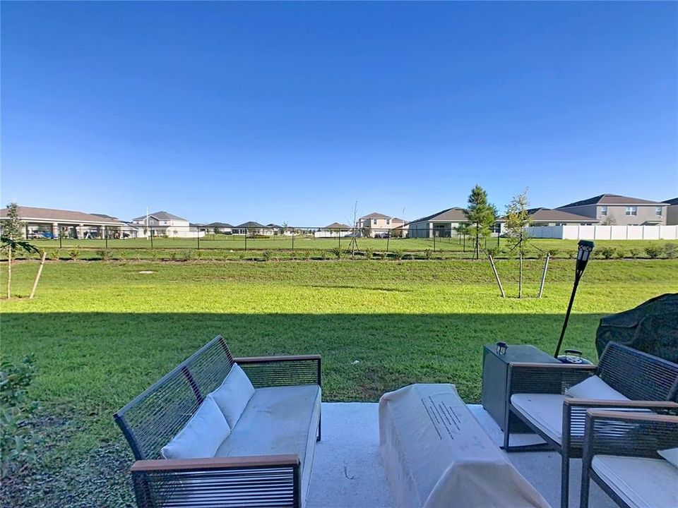 На продажу: $310,000 (3 спален, 2 ванн, 1689 Квадратных фут)